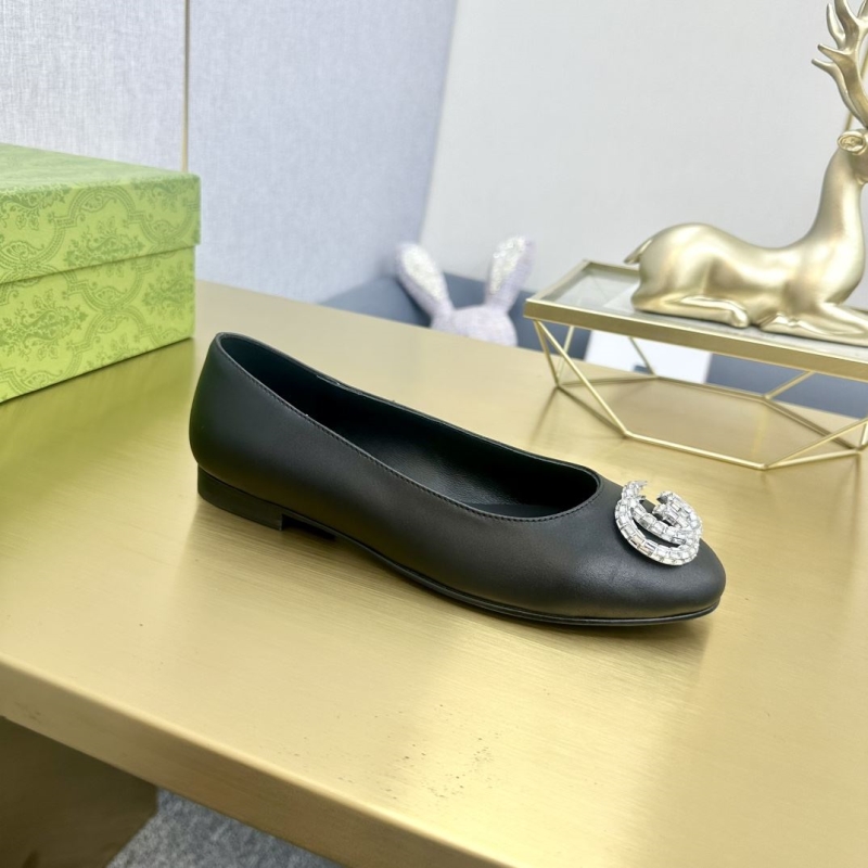 G*u*i flat shoes